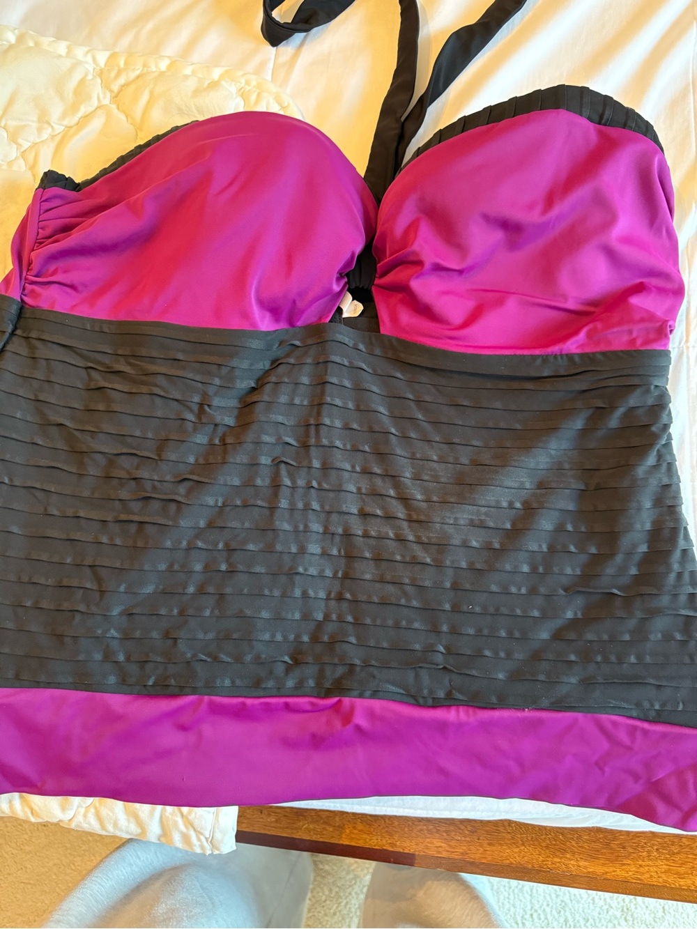 Cupshe Black and Fuchsia Bandeau Tankini Top